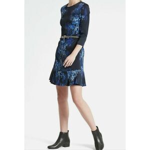 BANANA REPUBLIC Sz 8 FLORAL PRINT 3/4 SLEEVE FIT & FLARE DRESS BLUE